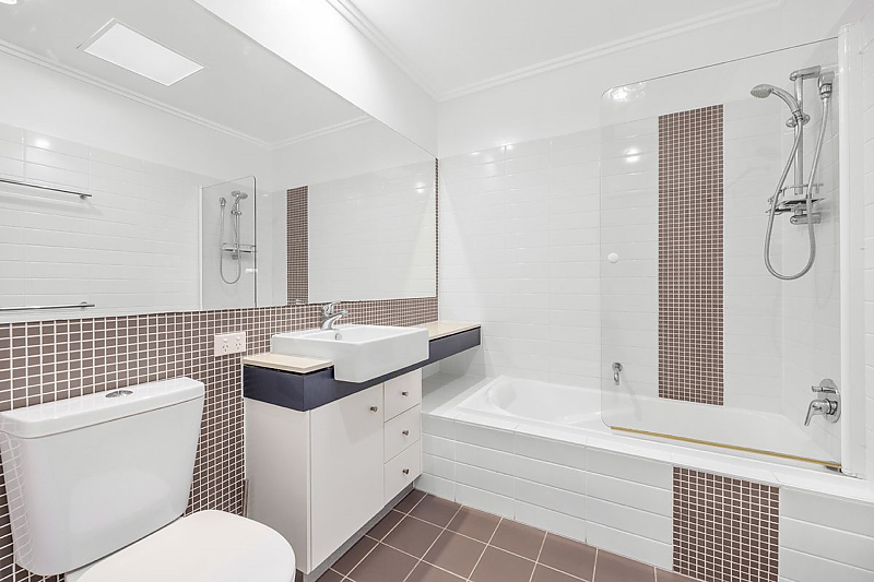 Actual Photos of a 2 Bedroom 1 Bathroom|Courtyard Quarterdecks Retreat 521-Bayside-Coastal-Management-Pty-Ltd-accomodation-301