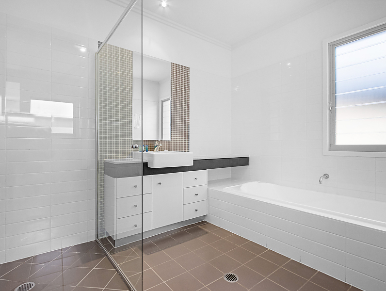 Actual Photos of a 2 Bedroom 1 Bathroom|Villa Quarterdecks Retreat 521-Bayside-Coastal-Management-Pty-Ltd-accomodation-301