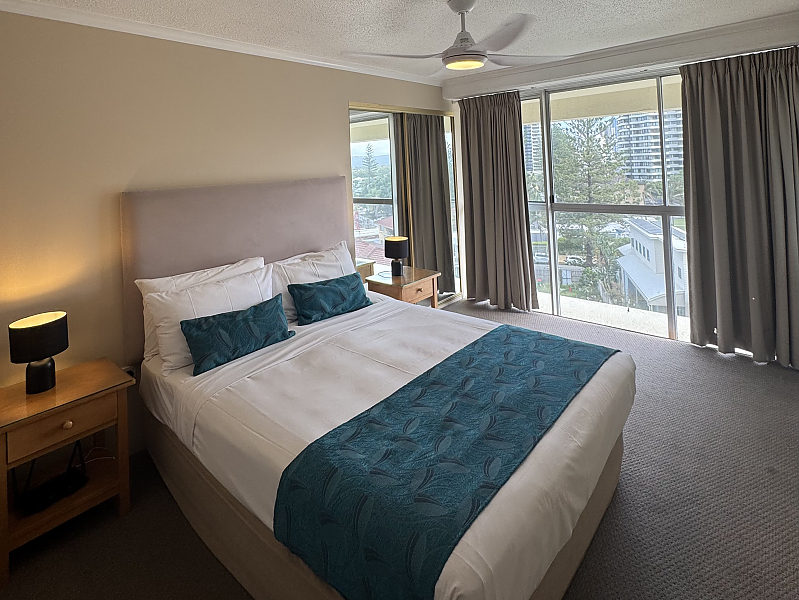 Surfers Residences -   Apartment