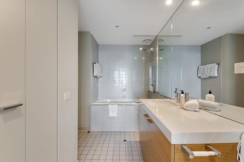 Actual Photos of a 1 Bedroom Waterview The Sebel Residences Melbourne Docklands 211-Metro-Real-Estate-Services-Pty-Ltd-accomodation-8