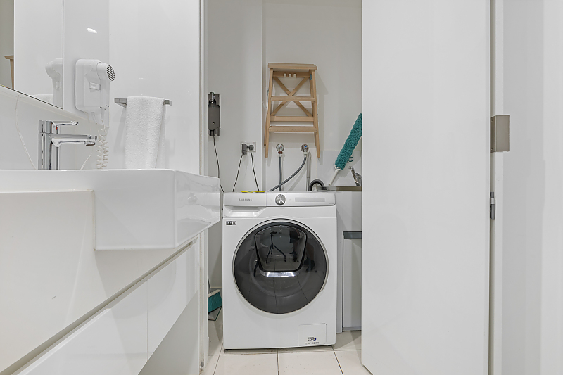 Actual Photos of a 2 Bedroom Waterview The Sebel Residences Melbourne Docklands 211-Metro-Real-Estate-Services-Pty-Ltd-accomodation-8