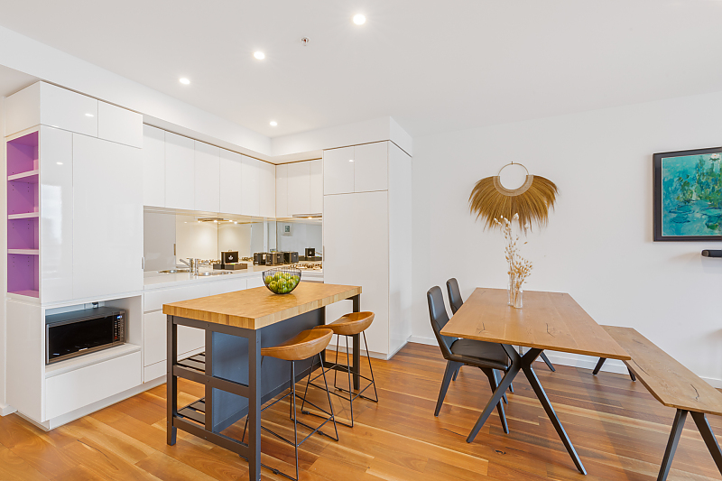 Actual Photos of a 2 Bedroom Waterview The Sebel Residences Melbourne Docklands 211-Metro-Real-Estate-Services-Pty-Ltd-accomodation-8