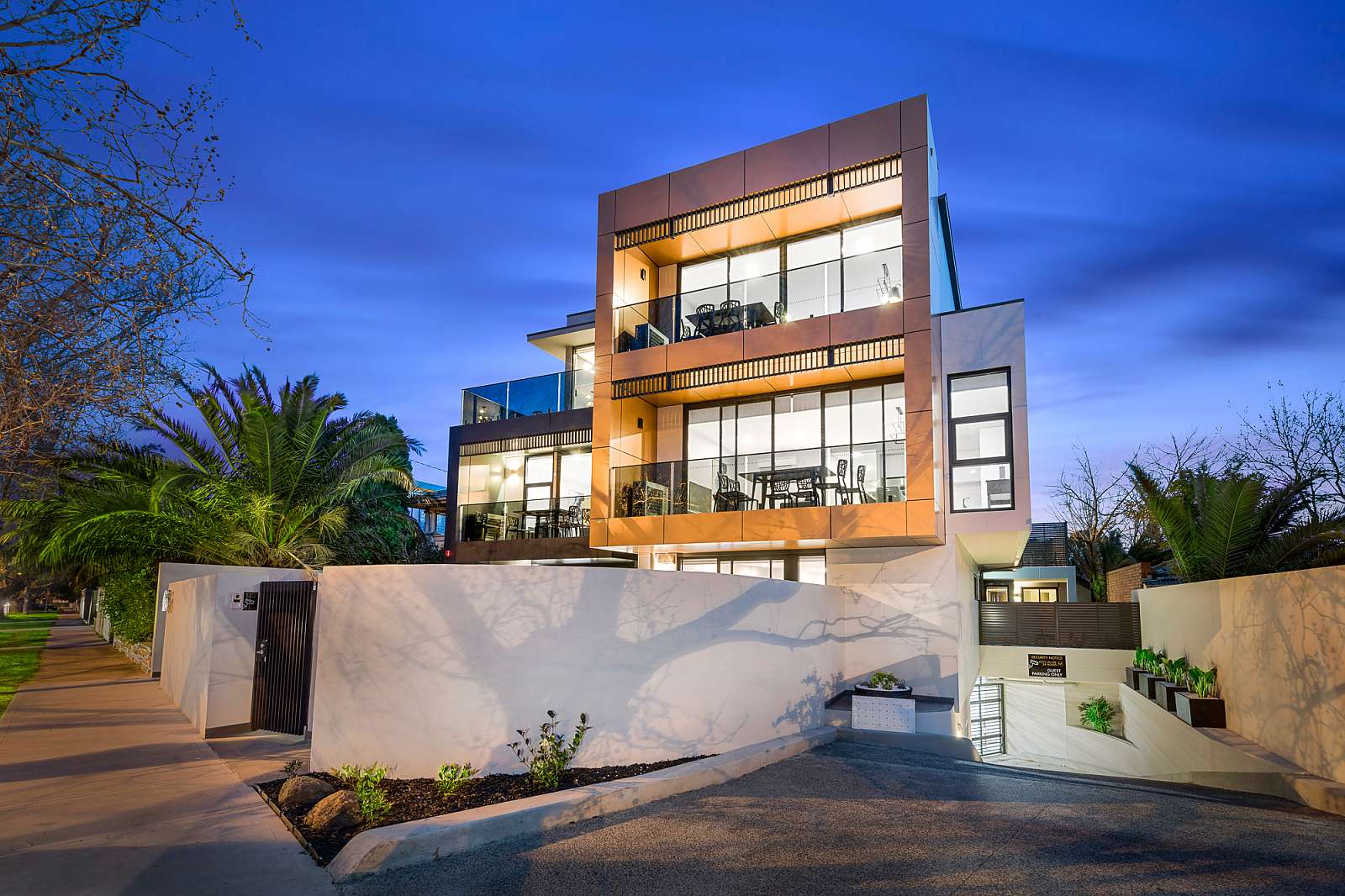 manhattan caulfield north